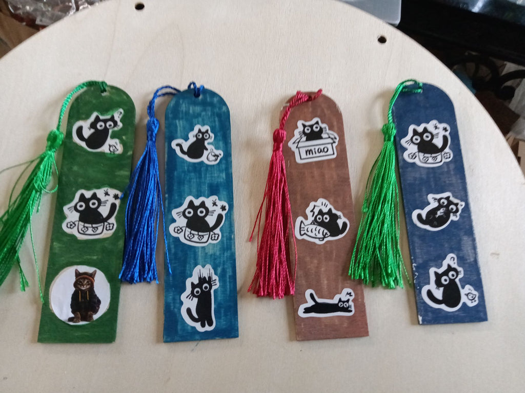  4 inch wooden bookmarks with tassle animal related
